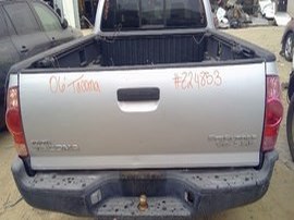 2006 TOYOTA TACOMA SILVER EXTD CAB 2.7 AT  2WD.  Z24853